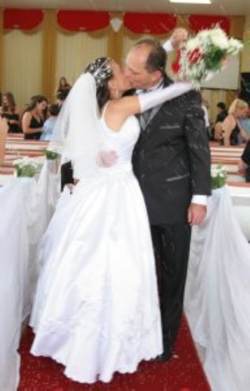 Agradeço primeiramente à DEUS, por me amar e me dar uma pessoa maravilhosa  que é meu esposo, que conheci através do site AmorEmCristo.com.