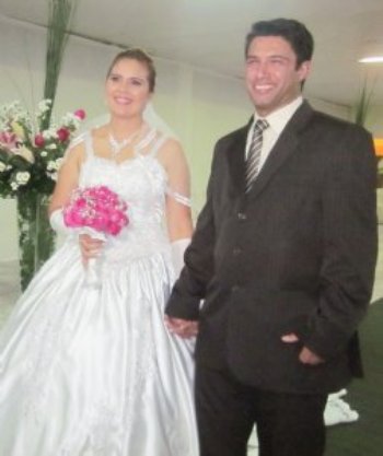 Nosso amor aumentava a cada dia... Finalmente, nós nos casamos em junho deste ano!